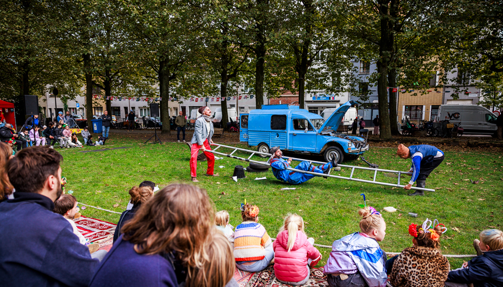 Voorstelling La Dyane van Sitting Duck Voorstelling La Dyane van Sitting Duck